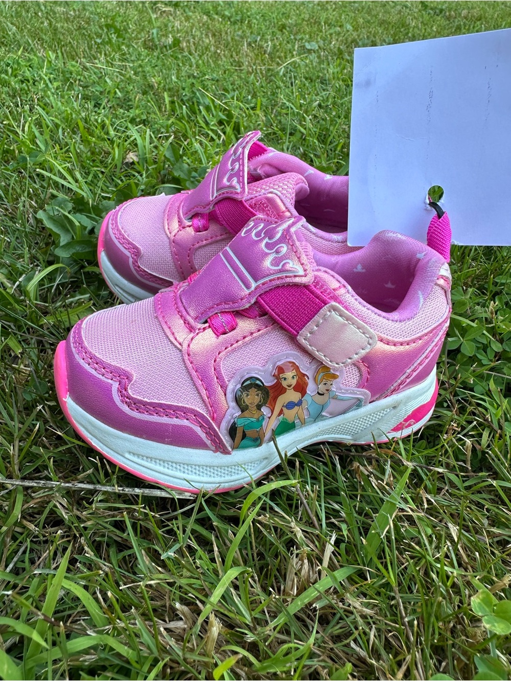 Girls size 6 Disney light up sneakers